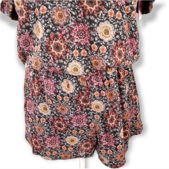 XHILARATION BLACK & PINK FLORAL COLD SHOULDER ROMPER SZ.M NWT. - Picture 3 of 9